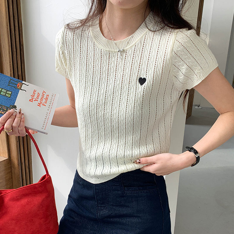Women T-shirt Round Neck Short - đánh giá và giá Embroidery Design Love