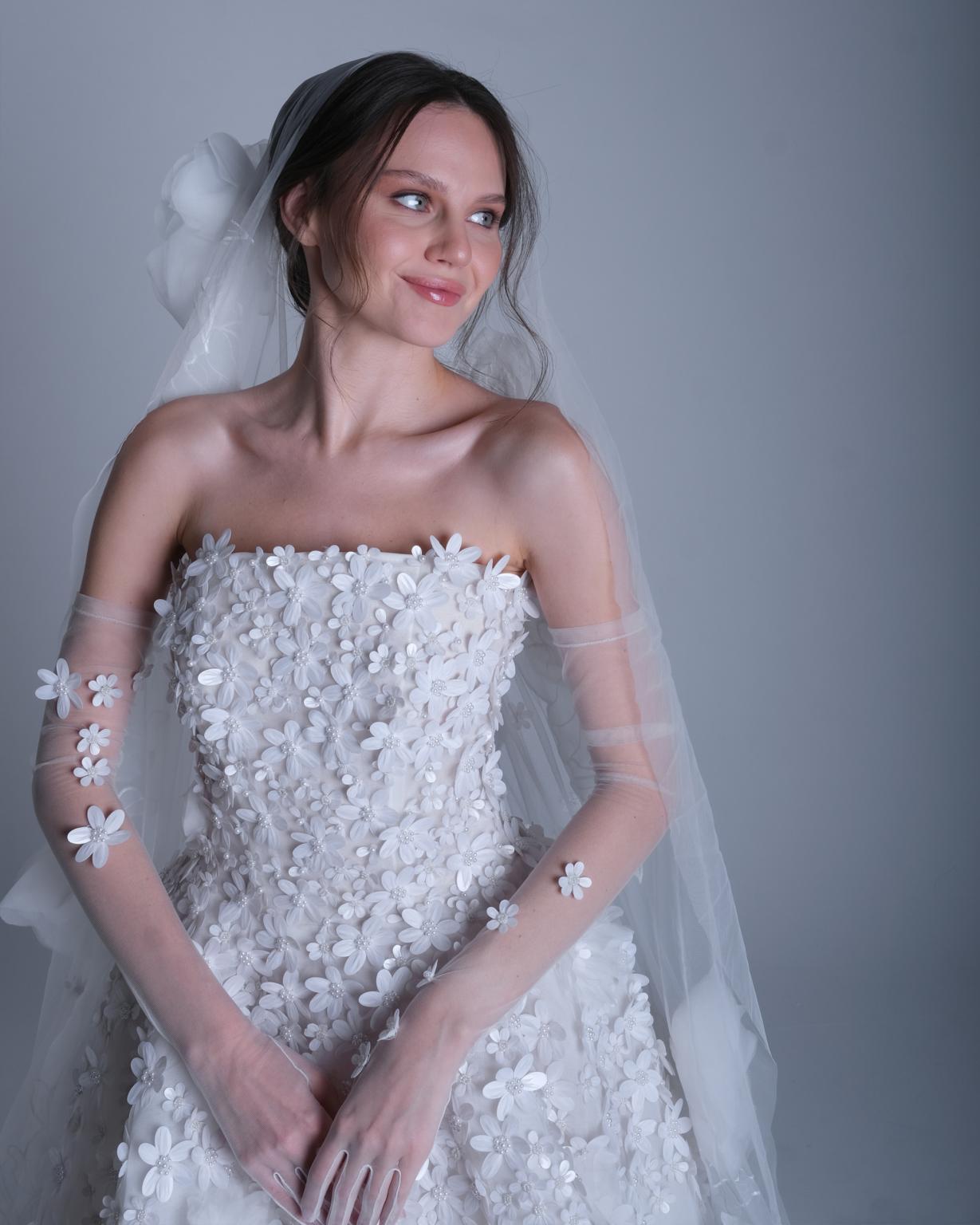 LumiGown 2026 Strapless 3D Flo - đánh giá và giá Embroidery Veil