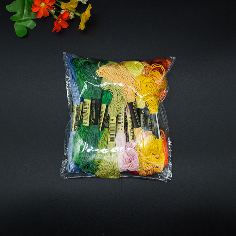 C 24/100/50 Multicolor Cross   - đánh giá và giá Embroidery Yarns